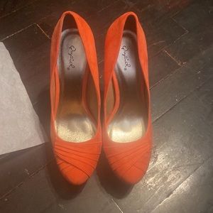 Qupid - Brand NEW w/original box Coral suede platform heels.
